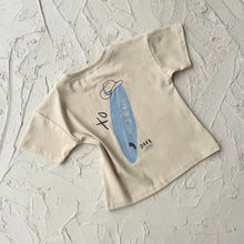 Load image into Gallery viewer, Oaka XO Surfboard T-Shirt - Beige
