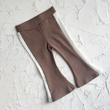 Load image into Gallery viewer, Oaka Essential Flare - Brown/Cream Rib
