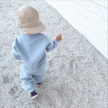 Load image into Gallery viewer, The best Baby and Kids Beige corduroy 5 panel hat. Available at Oaka Bambino. Worldwide shipping.
